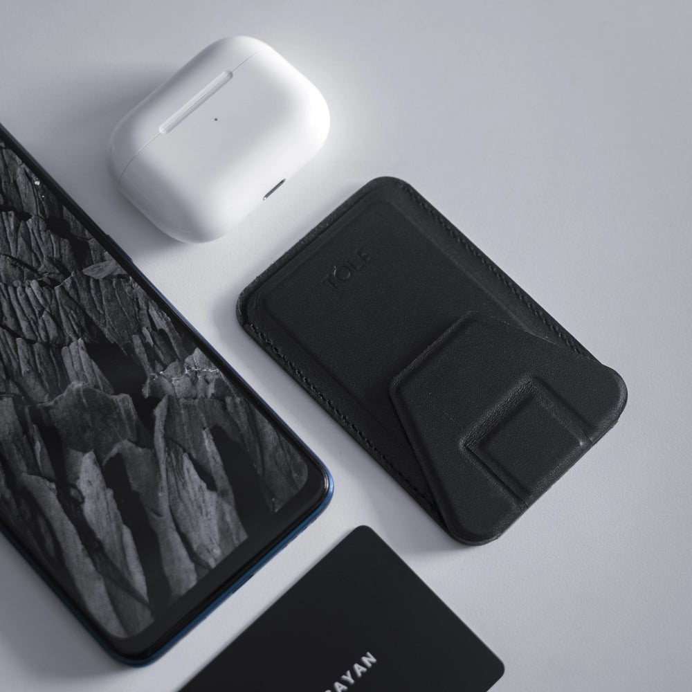 Black iPhone Leather Wallet with MagSafe